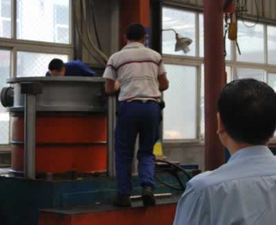 上海滬工閥門廠閥門檢測(cè)中