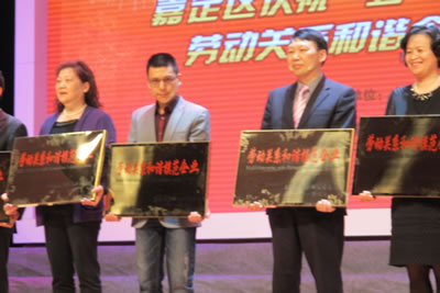 �ҏS�����L(zh��ng)�������������Ϻ������y�T�S���ܡ��ζ��^(q��)�ڄ�(d��ng)�P(gu��n)ϵ���Cģ����I(y��)����(ji��ng)���C��(ji��ng)