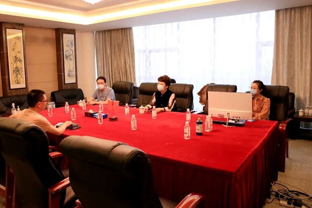 華亭鎮黨委書記何蓉一行走訪調研上海滬工閥門廠(集團)有限公司